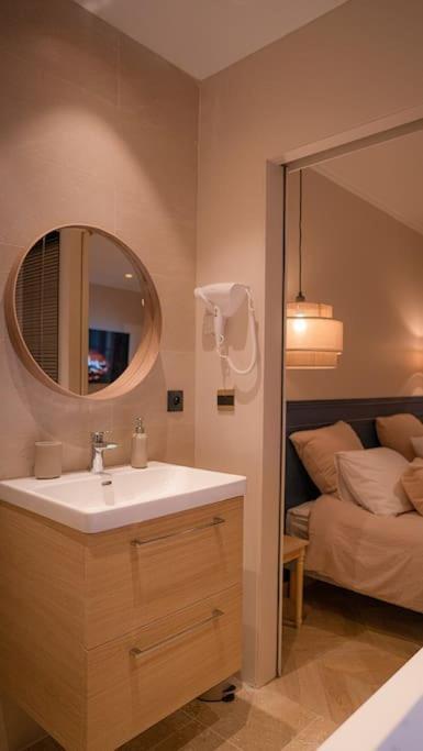 Suite De Luxe Jacuzzi Balneo,King Size Bed Collobrieres Bagian luar foto